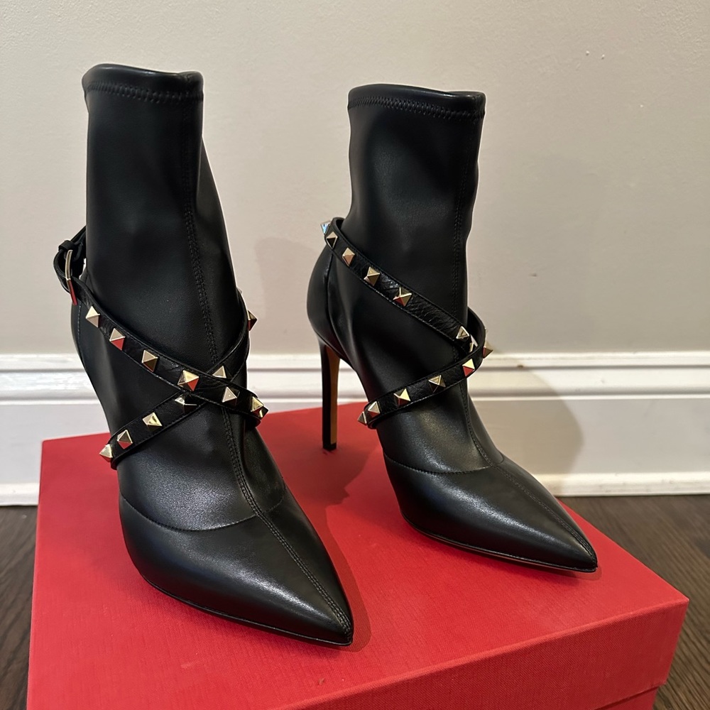 NEW NIB VALENTINO rockstud booties 37.5